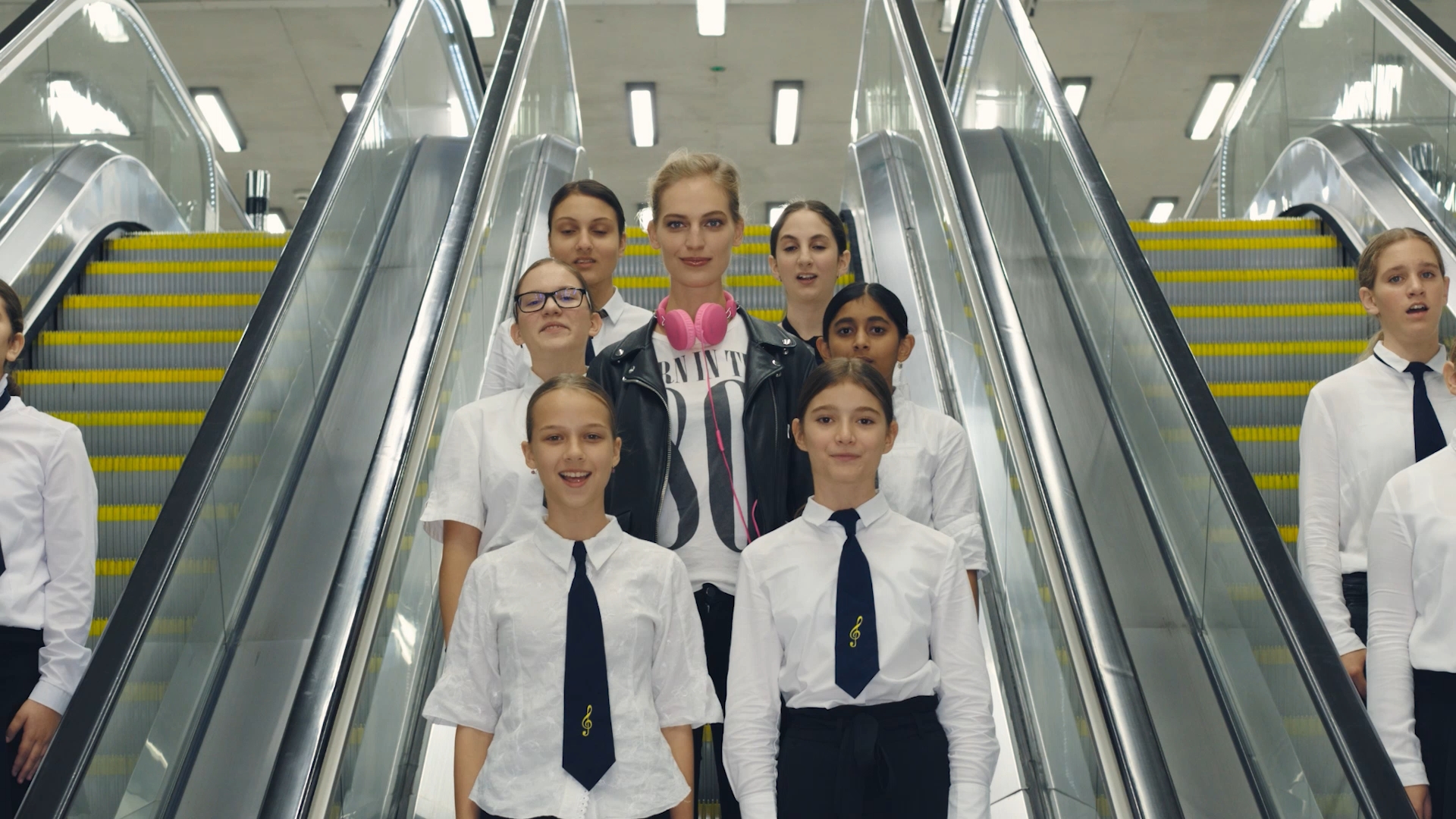 Tipikusan magyar – Telekom reklámfilm; 2019; rendező: Kiss Rudolf Péter, operatőr: Vecsernyés János